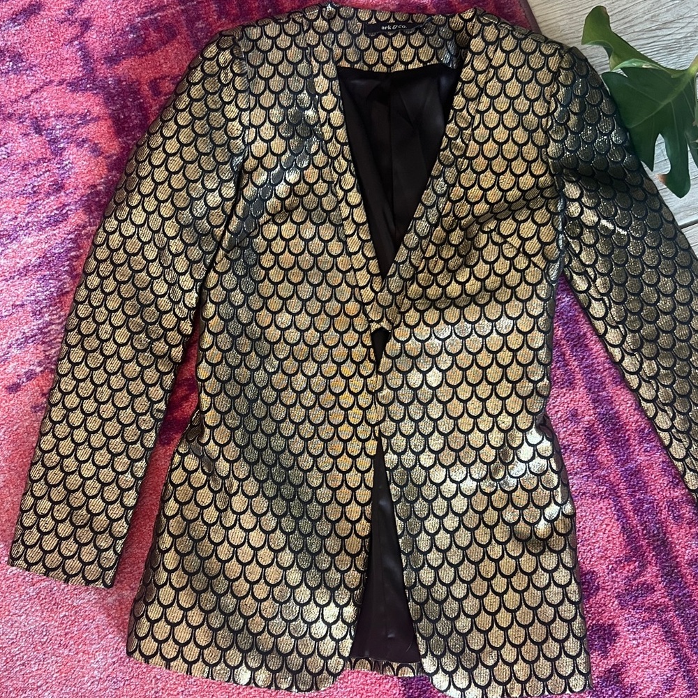 Gold & Black Scallop Fitted Blazer | Cinched Waist | Eye Stopper | Small ⭐️
